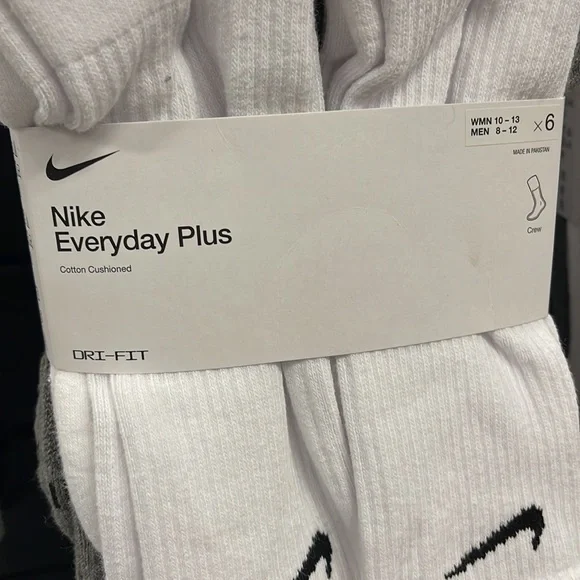 NIKE 
Training Crew Socks (6 Pairs)
Nike Everyday Cushioned

NWT - Picture 4 of 16